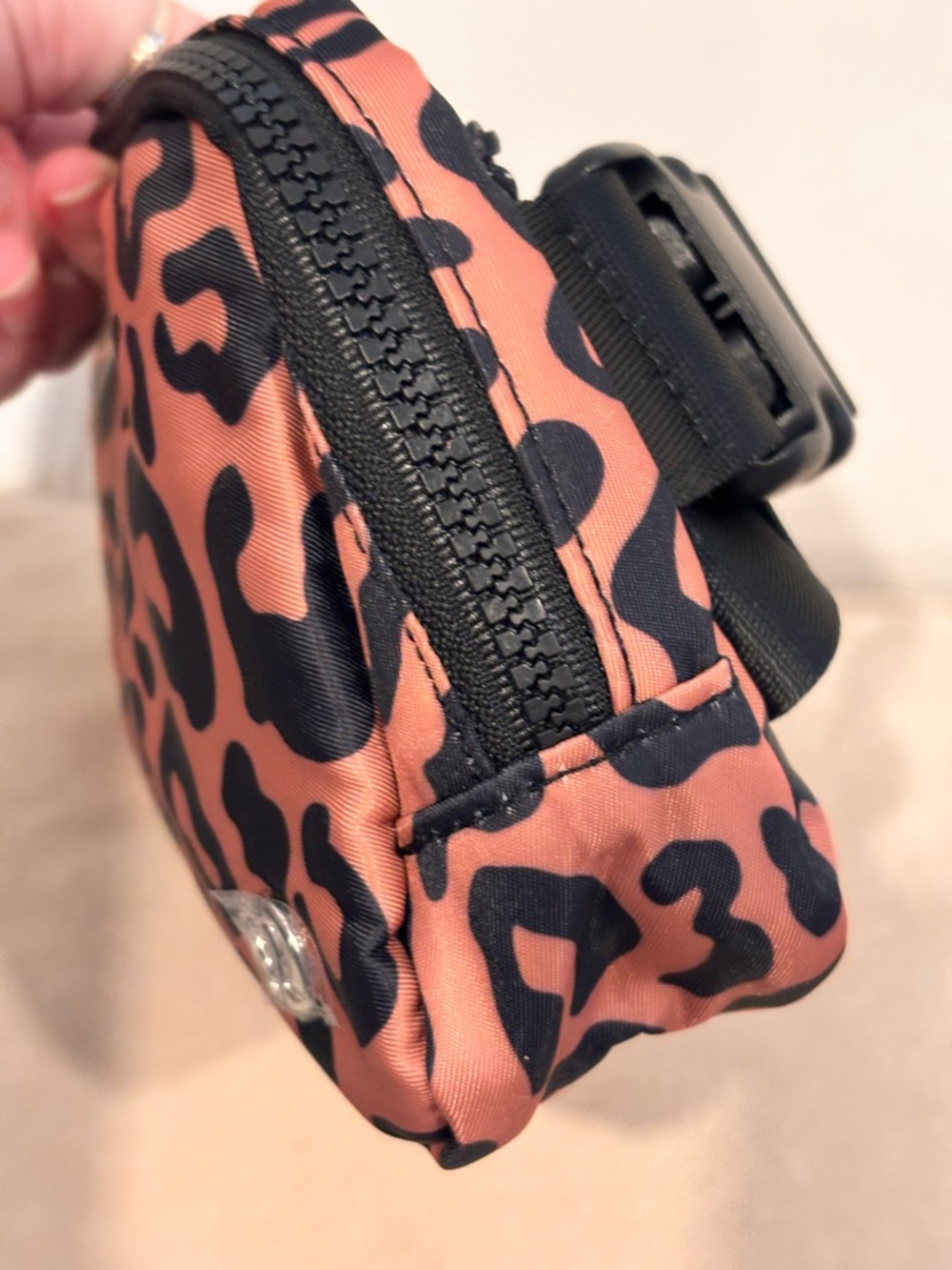 Lululemon ‘Leopard Shift Midi Desert’ Everywhere Belt Bag NWT - Picture 6 of 10